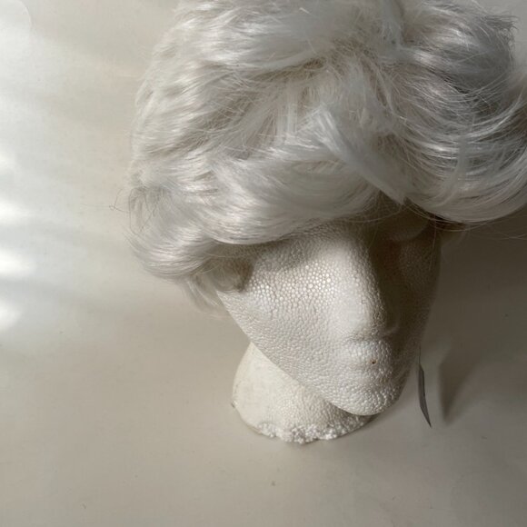 Short White Costume Wig - Picture 11 of 13